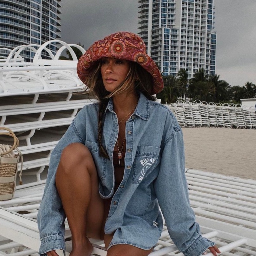 Billabong x Smiley Bucket hat